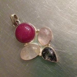 NWT 925 STERLING SILVER QUARTZ PENDANT.